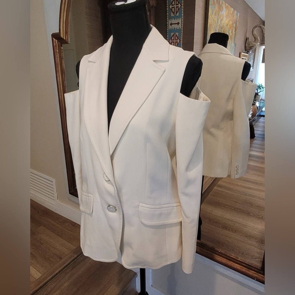 Trina Turk Sexy Classic White Blazer worn 1x! STUNNING! A MUST have!